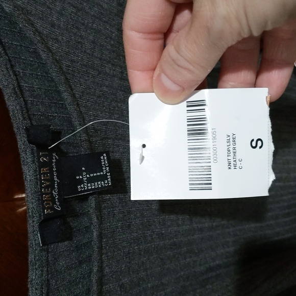 NWT forever 21 sweater - Picture 3 of 6